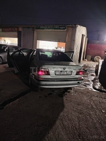 BMW 520 1999, 450,000 km - 2.0 l - Qusar
