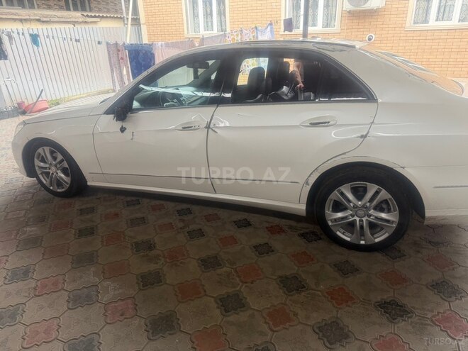 Mercedes E 200 2013, 210,326 km - 1.8 л - Qazax
