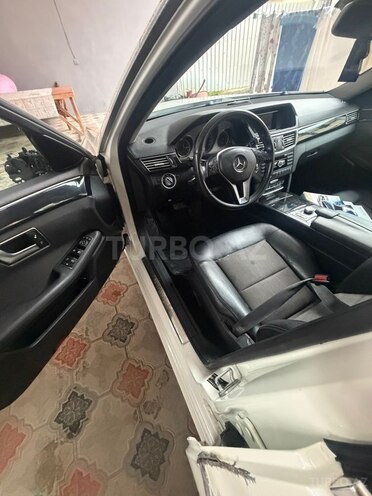 Mercedes E 200 2013, 210,326 km - 1.8 л - Qazax