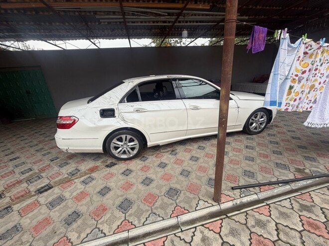 Mercedes E 200 2013, 210,326 km - 1.8 л - Qazax