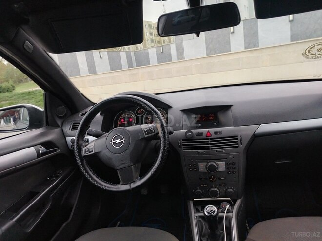 Opel Astra 2005, 500,000 km - 1.7 l - Yevlax