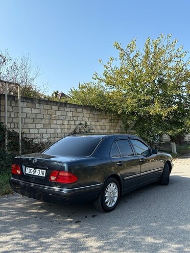 Mercedes E 230 1997, 451,000 km - 2.3 л - Quba