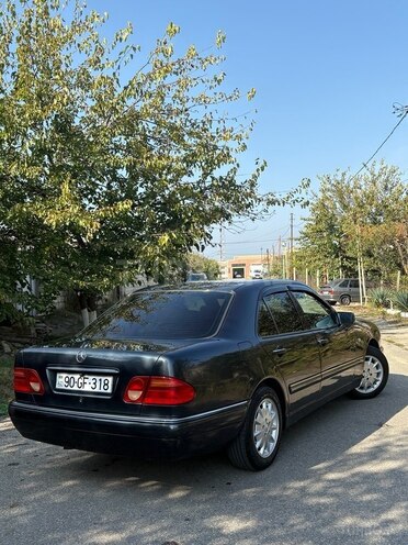 Mercedes E 230 1997, 451,000 km - 2.3 л - Quba