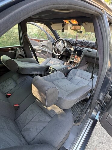 Mercedes E 230 1997, 451,000 km - 2.3 л - Quba