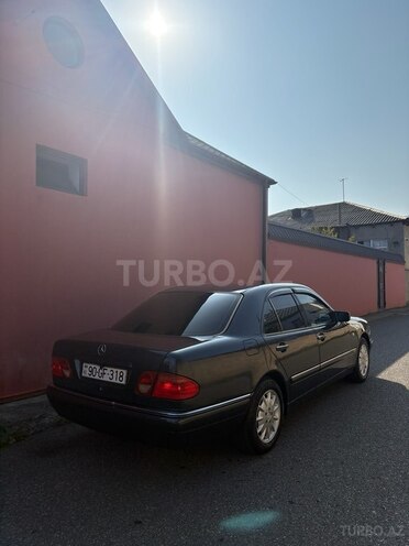 Mercedes E 230 1997, 451,000 km - 2.3 л - Quba