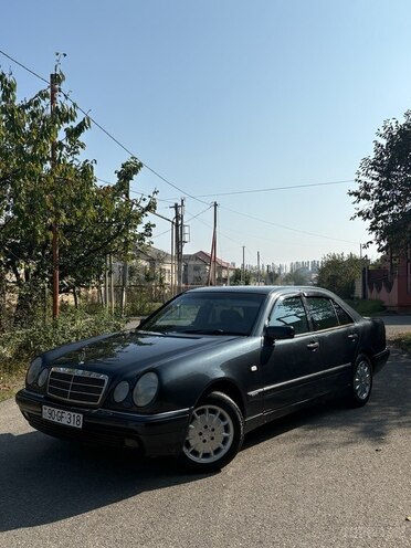 Mercedes E 230 1997, 451,000 km - 2.3 л - Quba