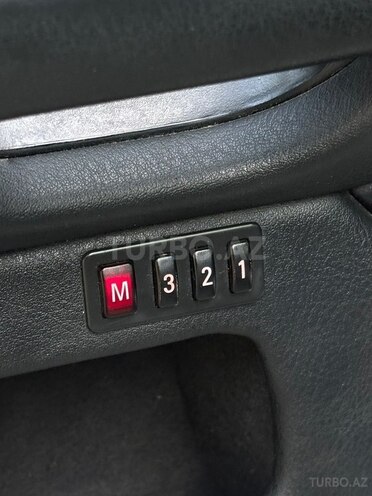 BMW 525 2001, 297,000 km - 2.5 л - Bakı
