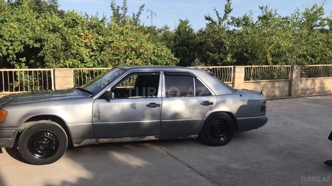 Mercedes 190 1990, 250,000 km - 2.5 л - Salyan