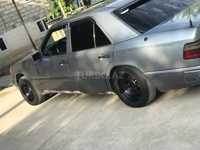 Mercedes 190 1990, 250,000 km - 2.5 л - Salyan