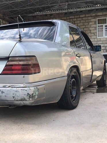 Mercedes 190 1990, 250,000 km - 2.5 л - Salyan