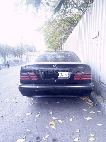 Mercedes E 220 2001, 650,000 km - 2.2 l - Bakı