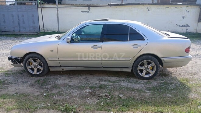 Mercedes E 230 1996, 342,451 km - 2.3 l - Quba