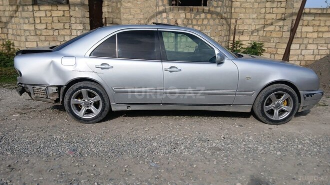 Mercedes E 230 1996, 342,451 km - 2.3 l - Quba