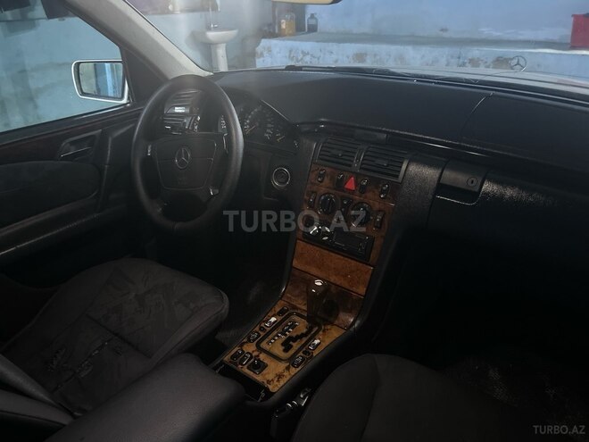 Mercedes E 240 1999, 390,000 km - 2.4 л - Bakı