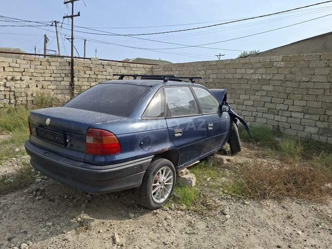 Opel Astra 1994, 400,000 km - 1.6 л - Bakı