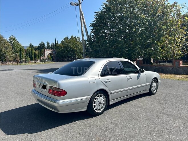 Mercedes E 240 1999, 390,000 km - 2.4 l - Qax
