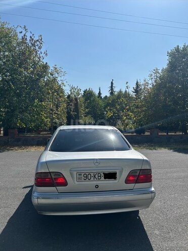Mercedes E 240 1999, 390,000 km - 2.4 l - Qax