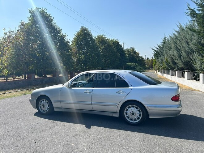 Mercedes E 240 1999, 390,000 km - 2.4 l - Qax