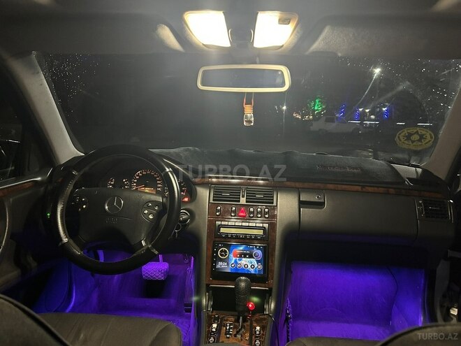 Mercedes E 240 1999, 390,000 km - 2.4 l - Qax