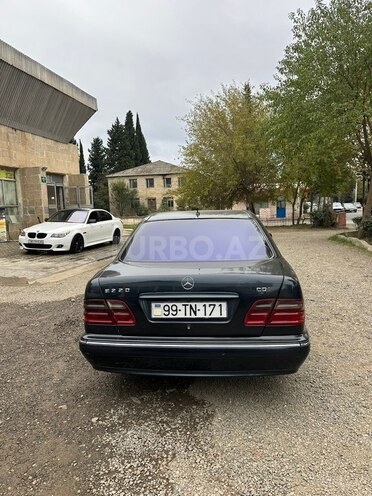 Mercedes E 220 2001, 250,000 km - 2.2 l - Masallı