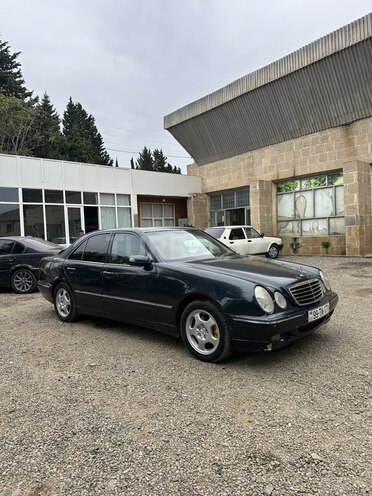 Mercedes E 220 2001, 250,000 km - 2.2 l - Masallı
