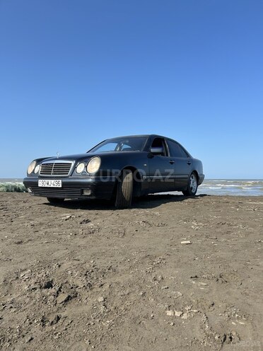 Mercedes E 240 1998, 421,977 km - 2.4 l - Quba