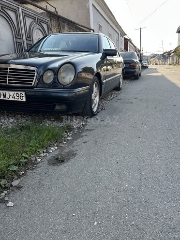 Mercedes E 240 1998, 421,977 km - 2.4 l - Quba
