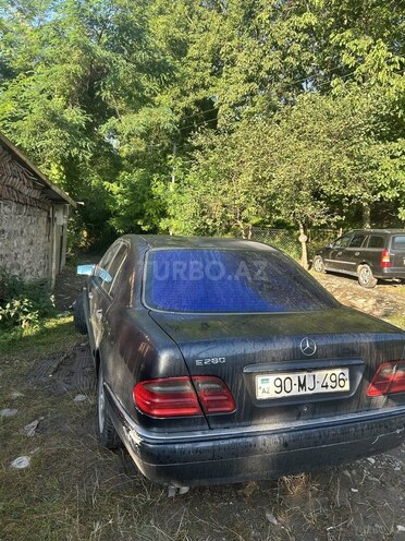 Mercedes E 240 1998, 421,977 km - 2.4 l - Quba