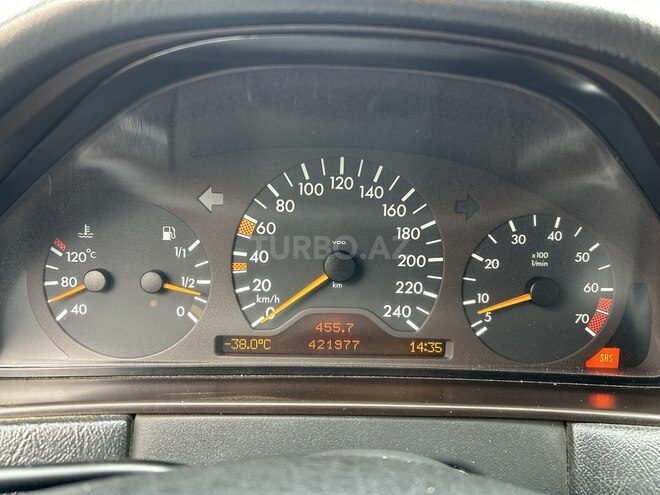 Mercedes E 240 1998, 421,977 km - 2.4 l - Quba
