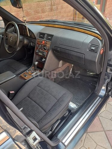 Mercedes C 240 2000, 247,000 km - 2.4 l - Bakı