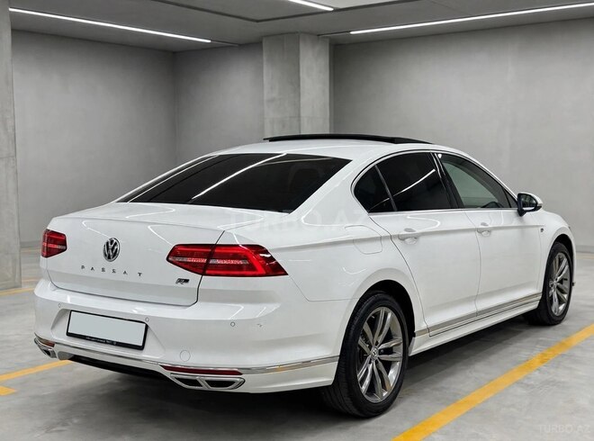 Volkswagen Passat 2018, 132,000 km - 1.8 л - Bakı