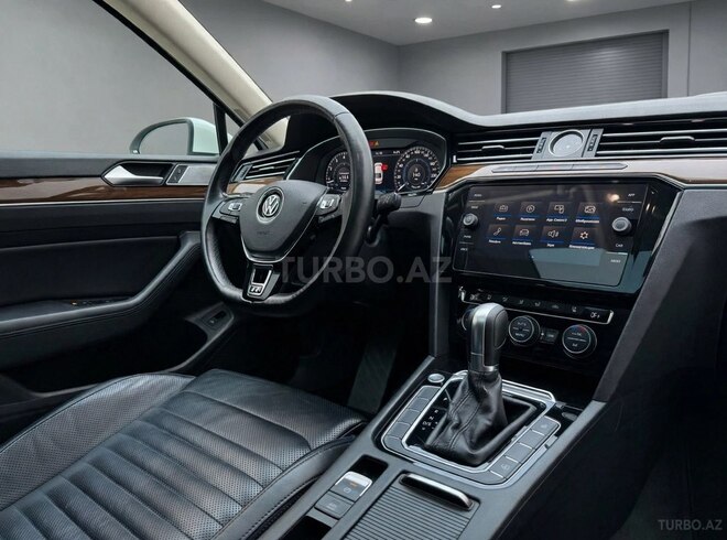 Volkswagen Passat 2018, 132,000 km - 1.8 л - Bakı