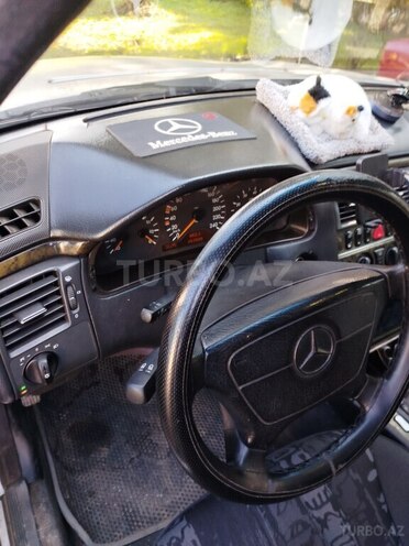 Mercedes E 240 1998, 453,000 km - 2.4 l - Yardımlı