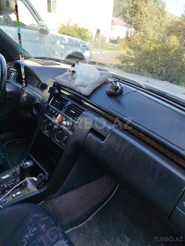 Mercedes E 240 1998, 453,000 km - 2.4 l - Yardımlı