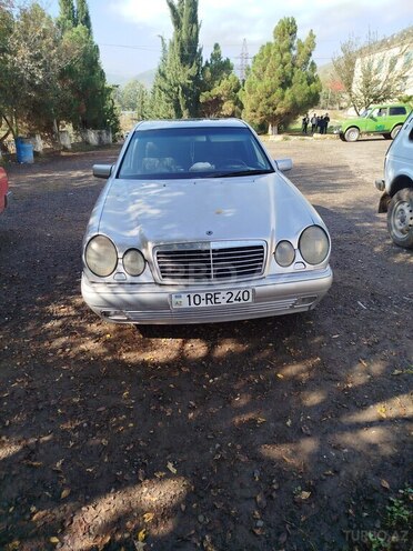 Mercedes E 240 1998, 453,000 km - 2.4 l - Yardımlı