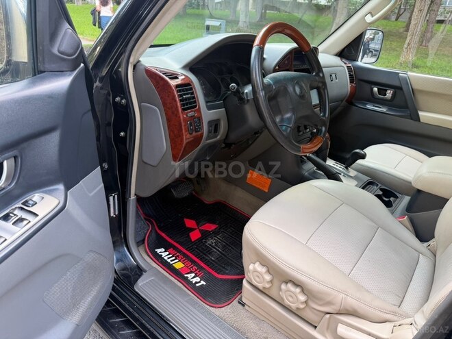 Mitsubishi Pajero 2004, 285,000 km - 3.0 л - Bakı