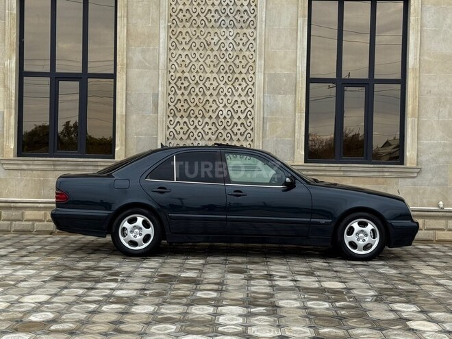Mercedes E 200 2000, 328,000 km - 2.0 l - Saatlı