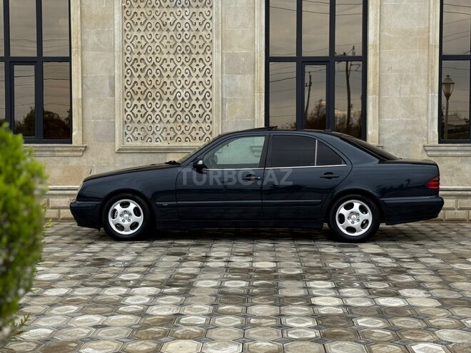 Mercedes E 200 2000, 328,000 km - 2.0 l - Saatlı