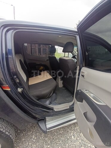 Mitsubishi L200 2011, 390,000 km - 2.5 л - Quba