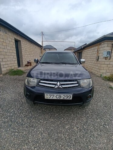 Mitsubishi L200 2011, 390,000 km - 2.5 л - Quba