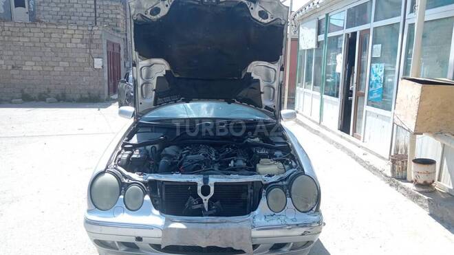 Mercedes E 220 2000, 560,000 km - 2.2 l - Bakı