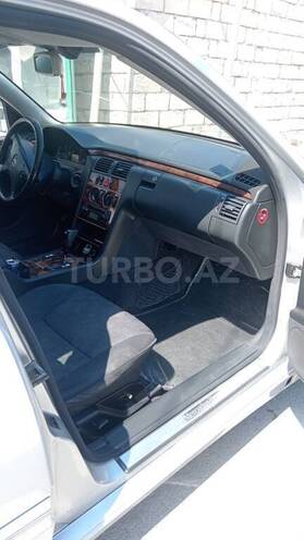 Mercedes E 220 2000, 560,000 km - 2.2 l - Bakı