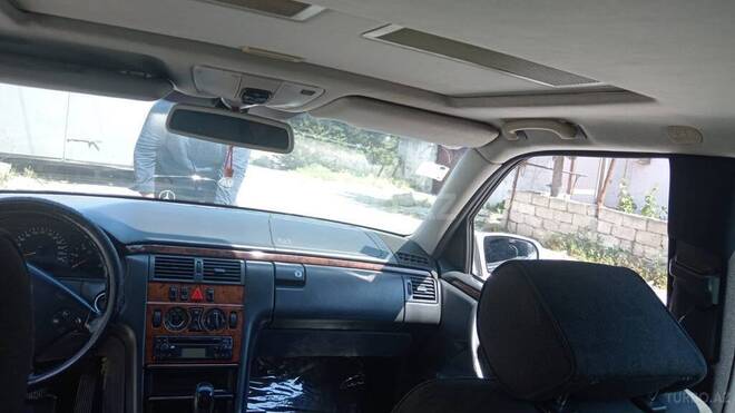 Mercedes E 220 2000, 560,000 km - 2.2 l - Bakı