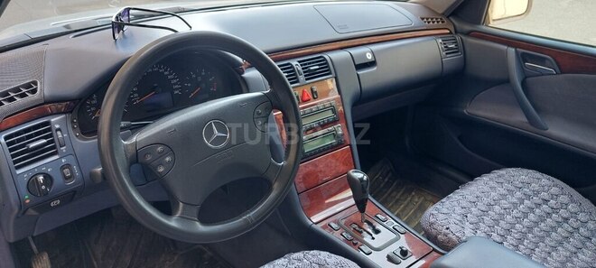 Mercedes E 270 2001, 226,000 km - 2.7 л - Bakı