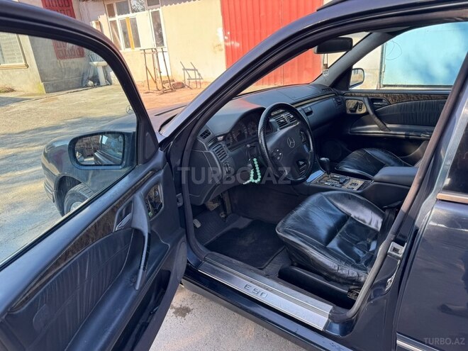 Mercedes E 220 2001, 719,213 km - 2.2 l - Biləsuvar