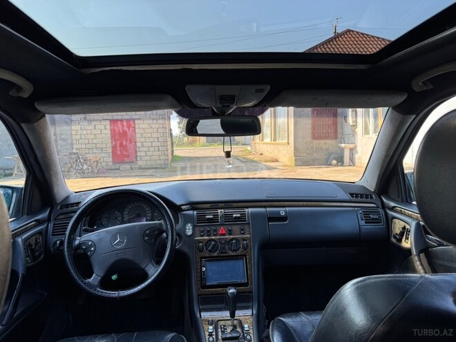 Mercedes E 220 2001, 719,213 km - 2.2 l - Biləsuvar