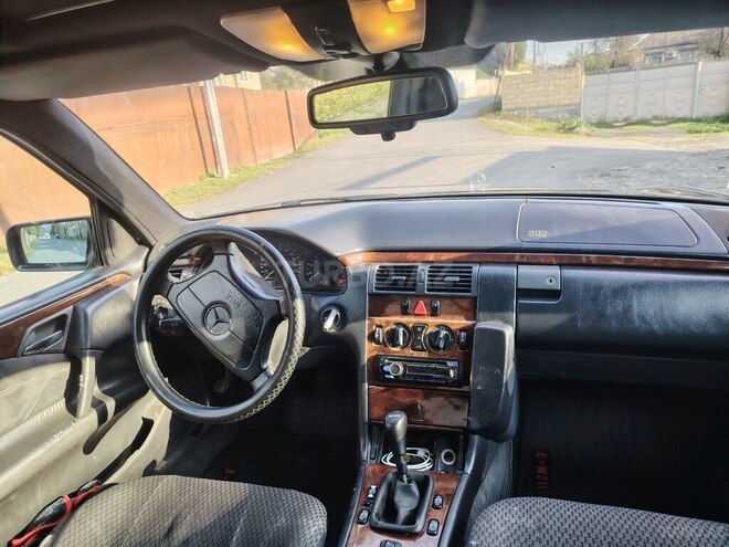 Mercedes E 200 1997, 337,009 km - 2.0 l - Balakən