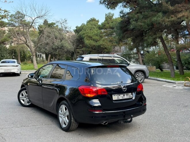 Opel Astra 2011, 242,000 km - 1.4 л - Bakı