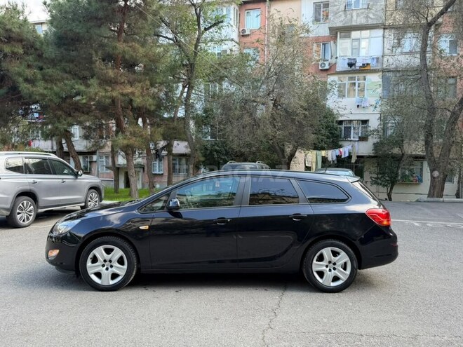 Opel Astra 2011, 242,000 km - 1.4 л - Bakı