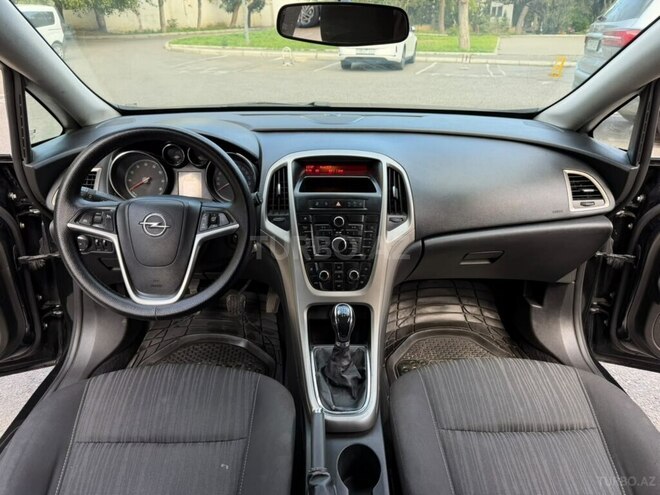 Opel Astra 2011, 242,000 km - 1.4 л - Bakı